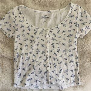 Hollister White and Blue Button-up Floral Tee